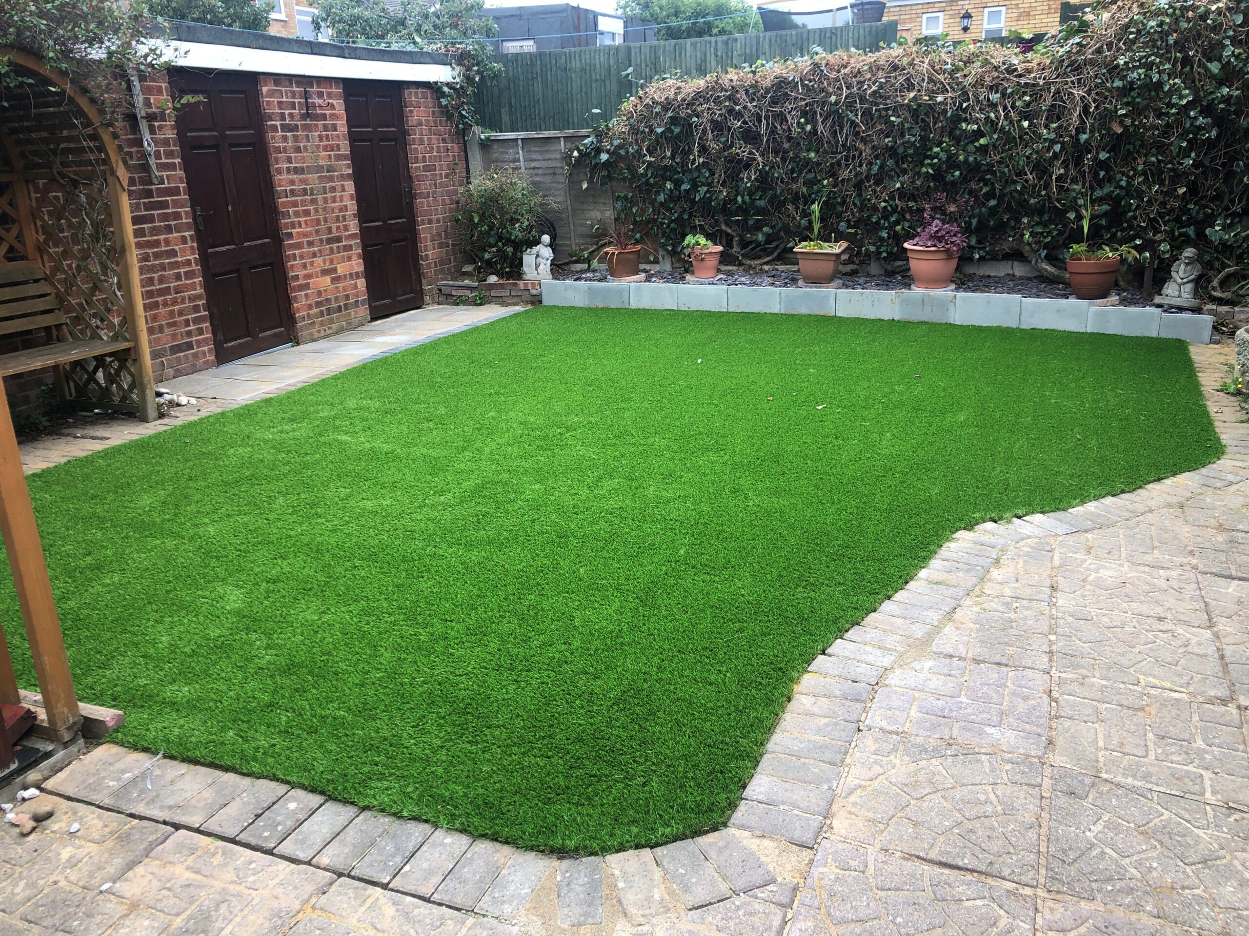 Artificial Grass vs. Real Grass: Which is Best for Your Kenilworth Home?